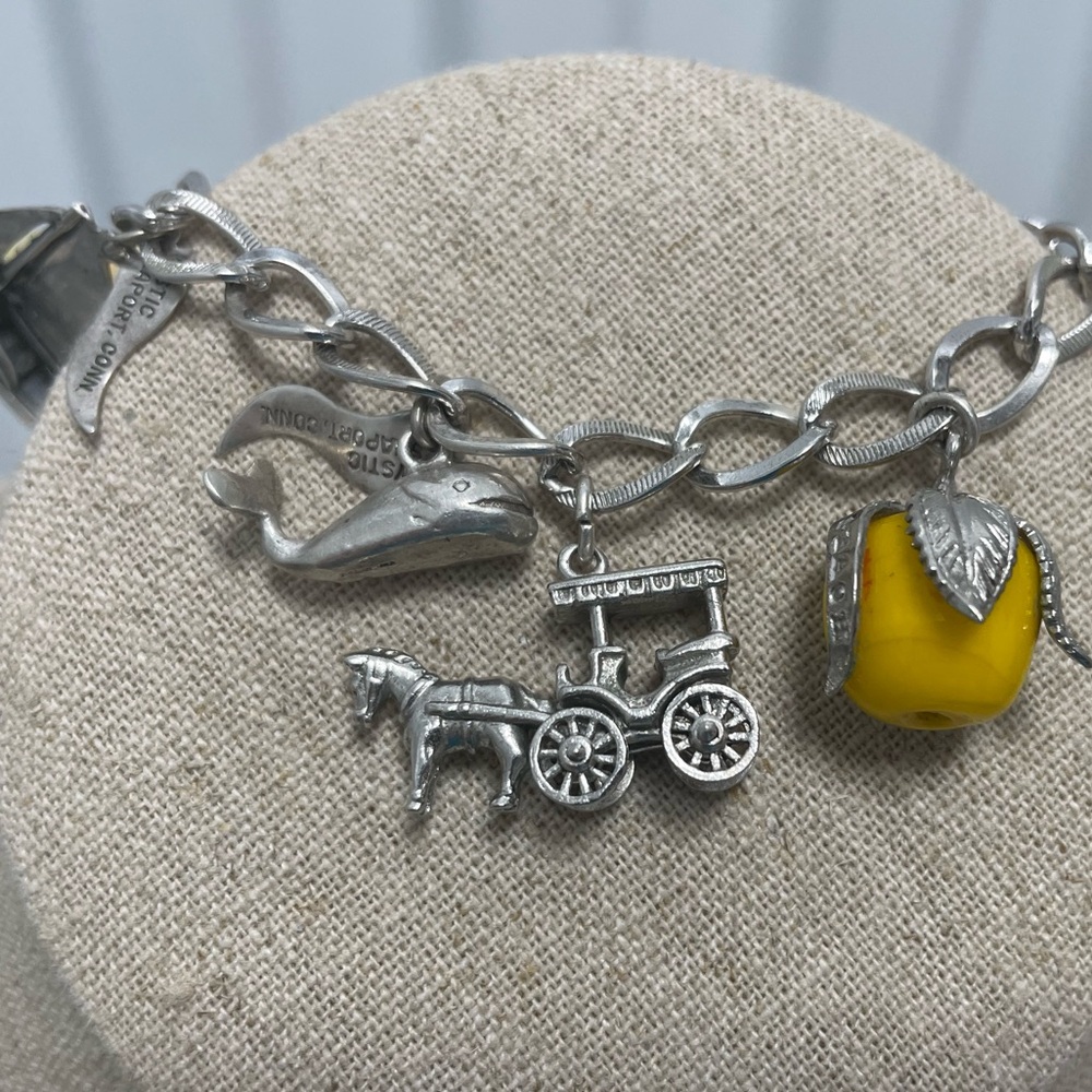 Vintage Charm Bracelet w/ 8 charms from all over - Picture 10 of 16